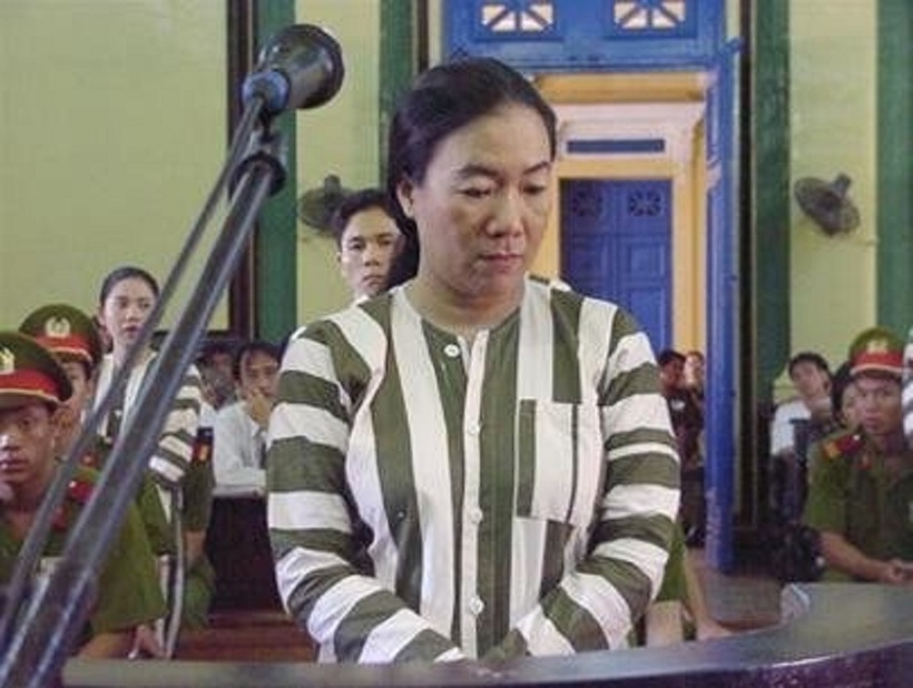 Hạnh "sự" tại phiên tòa xét xử đường dây buôn bán thuốc lắc và tổ chức cờ bạc. Ảnh: Tuổi Trẻ