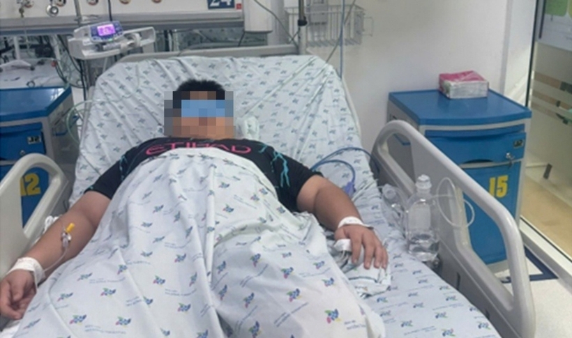 Sau gần 7 ngày điều trị, bệnh nhi đã tỉnh táo, tự thở khí trời, chức năng gan thận hồi phục bình thường. Ảnh: Tri Thức