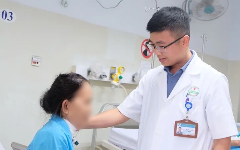 Bệnh nhân được theo dõi sát, kết hợp hội chẩn dinh dưỡng và phục hồi chức năng toàn diện sau phẫu thuật. Ảnh: Thời báo VTV