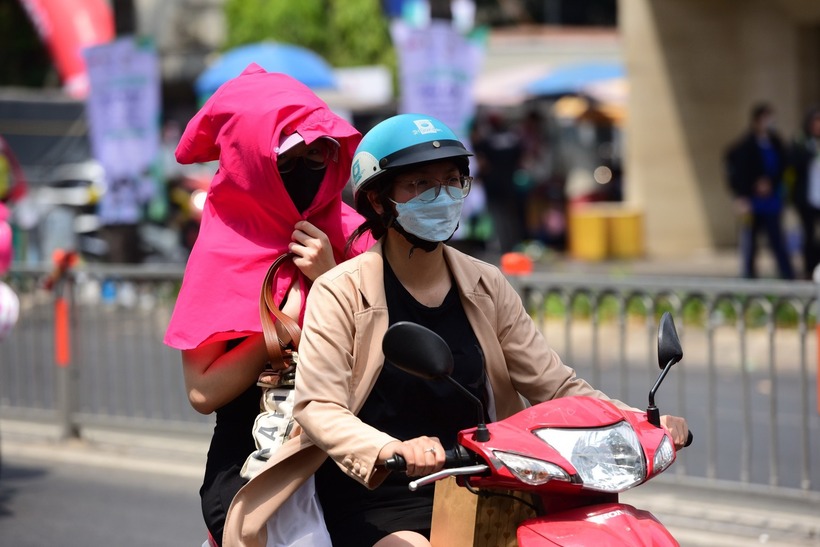 Bắc Bộ và các tỉnh ven biển Nam Trung Bộ hôm nay trời nắng nóng, chiều có mưa dông. Ảnh minh hoạ.