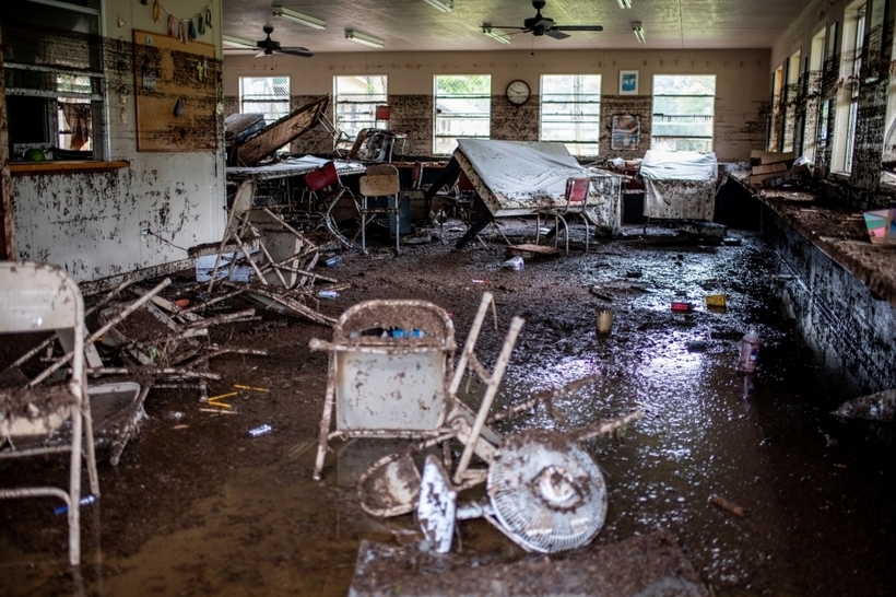 Trong số những người thiệt mạng và mất tích có nhiều trẻ em khi các nạn nhân tham gia trại hè dành cho nữ sinh bên bờ sông ở thị trấn nhỏ Hunt.