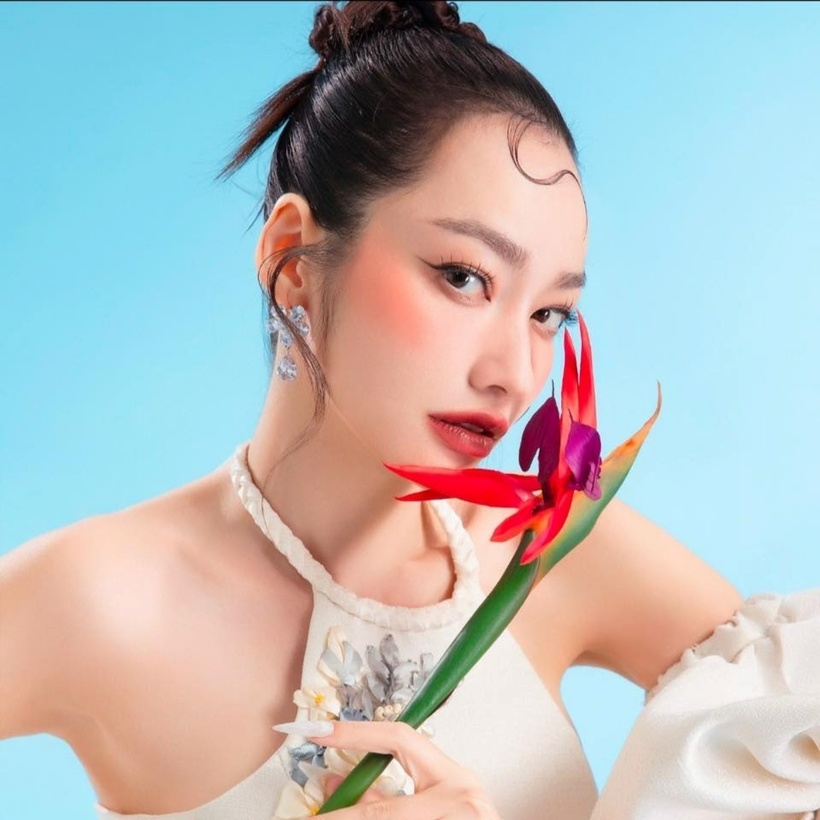 Trương Tri Trúc Diễm từng xuất hiện trong bảng xếp hạng 100 gương mặt đẹp nhất thế giới do chuyên trang danh tiếng TC Candler công bố.
