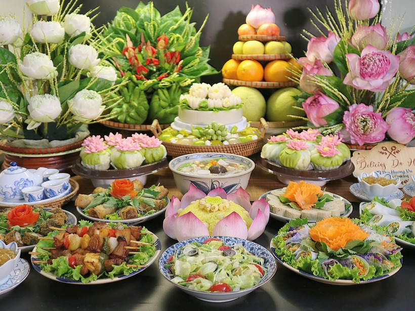 Vào ngày rằm tháng 6 âm lịch năm Ất Tỵ 2025, các gia đình làm lễ cúng gia tiên để cầu xin cho mọi người trong nhà được bình an, may mắn. Ảnh minh họa