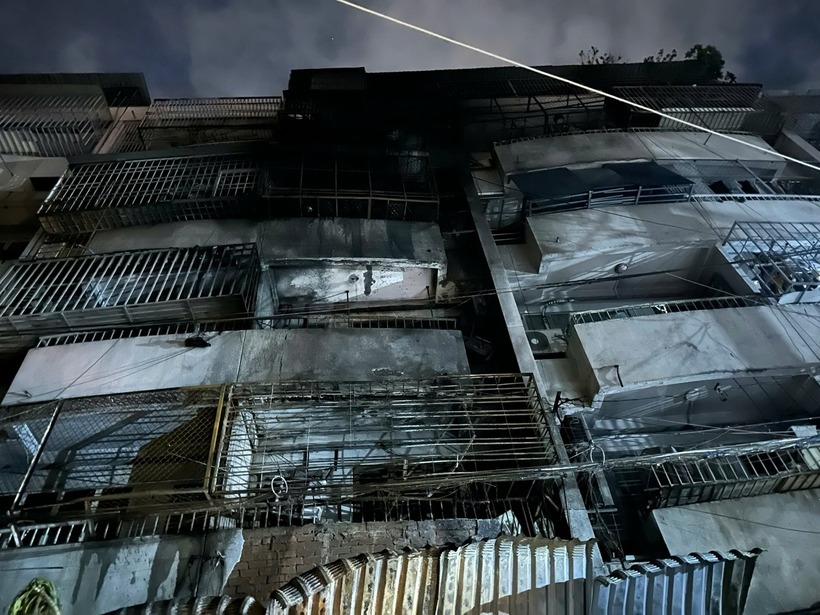 Theo tin tức trên Dân Việt, ngày 8/7, Công an TP.HCM đã công bố nguyên nhân vụ cháy tại chung cư Độc Lập (phường Phú Thọ Hòa, xảy ra ngày 6/7) khiến 8 người chết. Cụ thể, vụ cháy do chập đường dây điện người dân tự đấu nối để cấp điện cho các thiết bị tại tầng trệt.