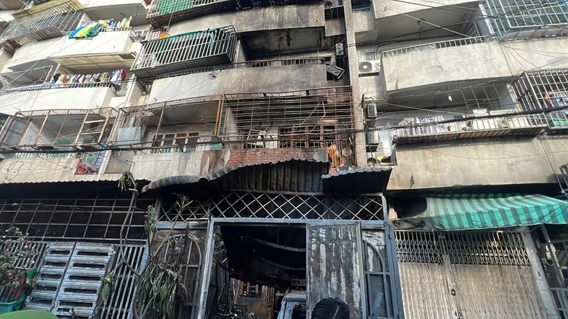 Chính quyền địa phương đang huy động các nguồn lực xã hội để hỗ trợ các gia đình có người tử vong. Công tác khắc phục hậu quả, điều tra nguyên nhân vụ cháy vẫn đang được các cơ quan chức năng khẩn trương làm rõ.