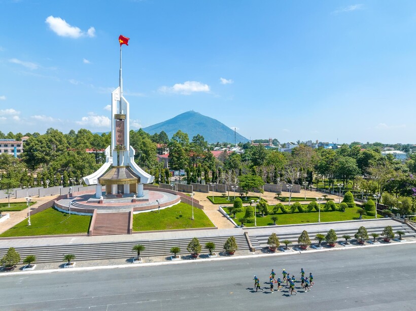 Cung đường tuyệt đẹp của giải chạy marathon tại Tây Ninh. Ảnh: Nexus