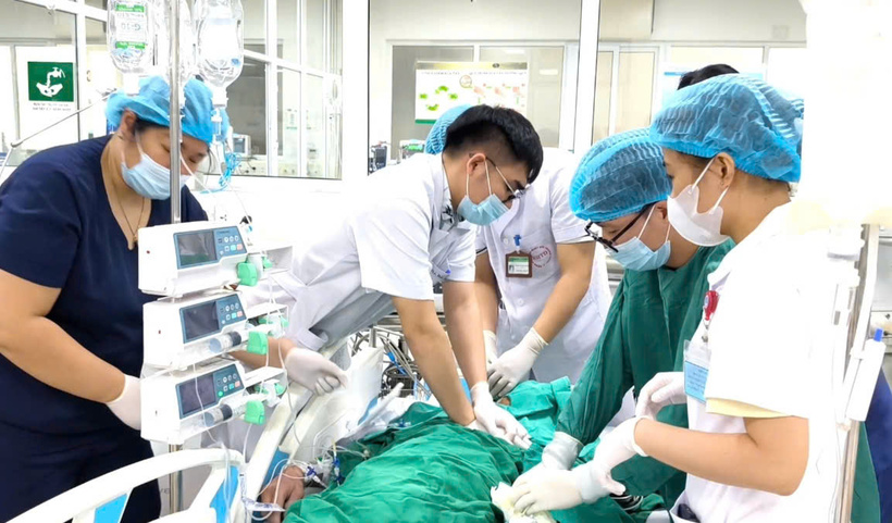 Bệnh nhân rơi vào tình trạng nguy kịch sau bữa lòng lợn, tiết canh. Ảnh: BVCC