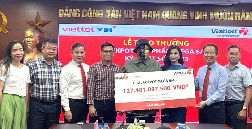 Anh B.N nhận giải Jackpot với giá trị hơn 127 tỷ đồng. (Ảnh: Vietlott)
