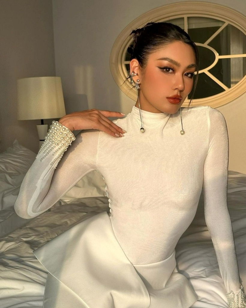 Người đẹp 9x được xem là một trong những Á hậu nóng bỏng nhất làng giải trí Việt.