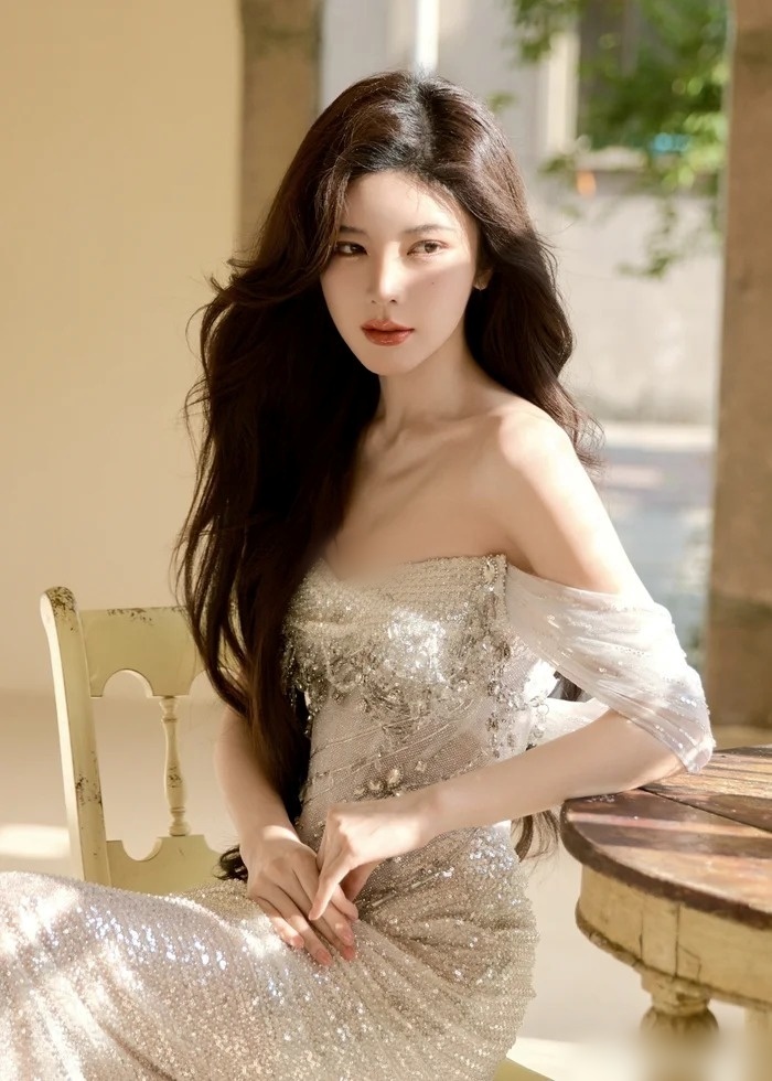 Đới Yến Ni hoạt động trong làng giải trí Hoa ngữ với vai trò ca sĩ, diễn viên. Ảnh: Wiebo