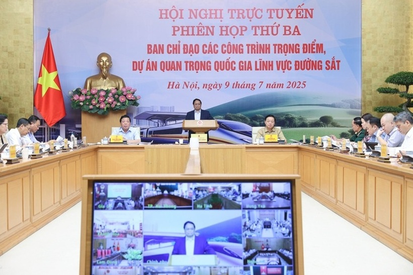 Thủ tướng nhấn mạnh các bộ, ngành, địa phương cần tập trung tối đa nguồn lực, tháo gỡ mọi nút thắt, điểm nghẽn, vượt qua khó khăn, thách thức để hoàn thành các nhiệm vụ được giao - Ảnh: VGP/Nhật Bắc