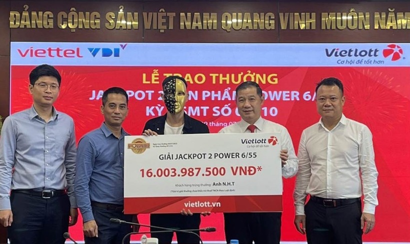 Anh N.H.T nhận giải Jackpot với giá trị hơn 16 tỷ đồng. Ảnh: Vietnamnet