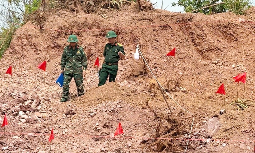 Lực lượng công binh Bộ Chỉ huy quân sự tỉnh Bắc Ninh đã khảo sát khu vực phát hiện bom. Ảnh: Báo Bắc Ninh