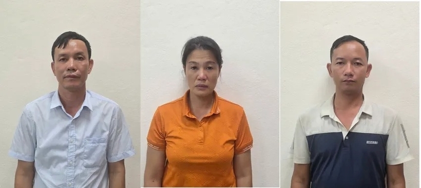 Các bị can Nguyễn Bá Trượng, Trần Thị Thanh Hòa, Nguyễn Văn Tiến (từ trái qua phải) bị khởi tố vì khai thác gỗ trái phép. Ảnh: Pháp luật TP.HCM
