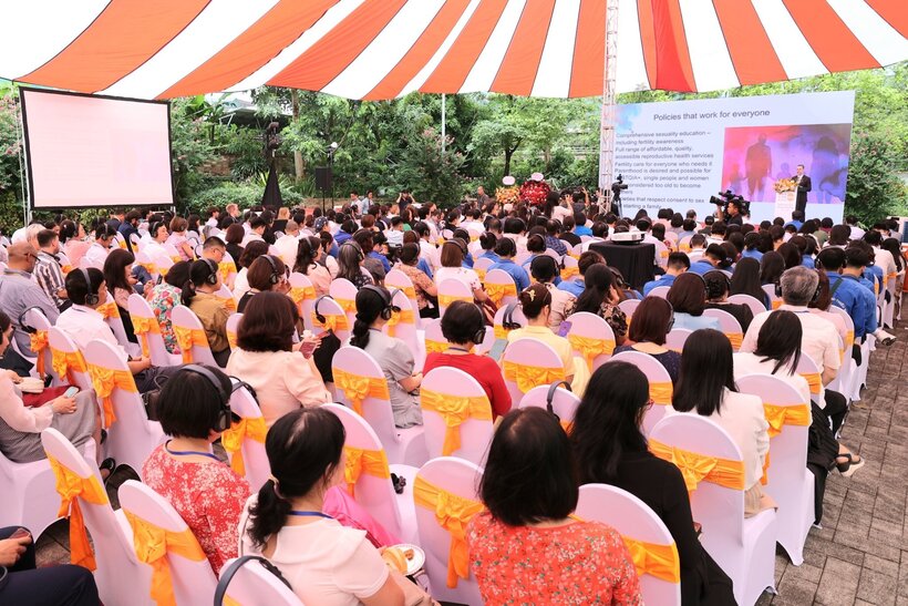 Quang cảnh lễ mít tinh. Ảnh: Trần Minh