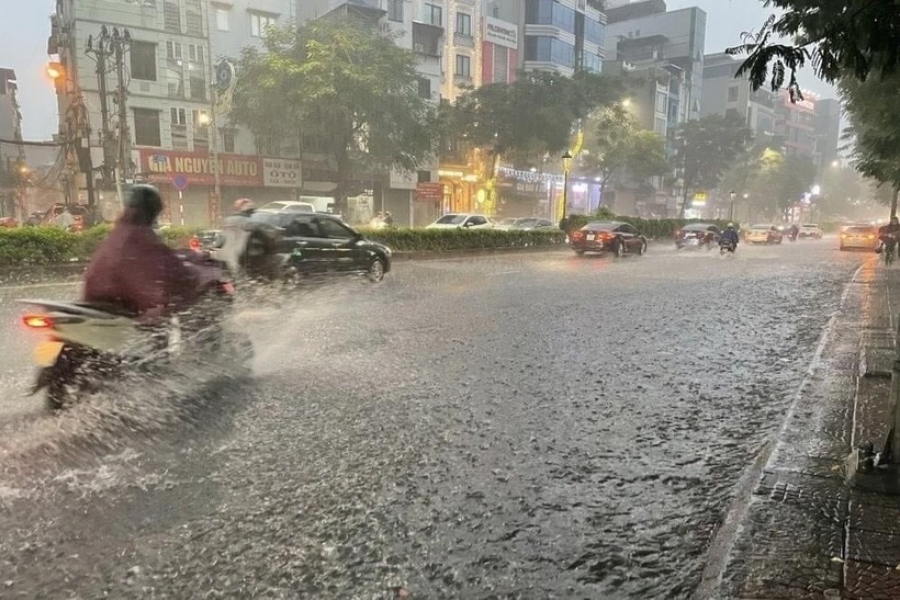 Đông Bắc Bộ đang trải qua đợt mưa vừa, mưa to kèm giông, với một số nơi có mưa rất lớn. Ảnh minh hoạ.