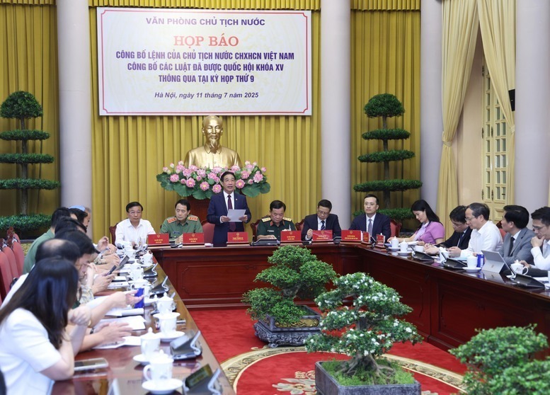 Văn phòng Chủ tịch nước tổ chức họp báo công bố Lệnh của Chủ tịch nước công bố 9 luật đã được Quốc hội khóa XV thông qua tại Kỳ họp thứ 9 - Ảnh: VGP/Đức Tuân