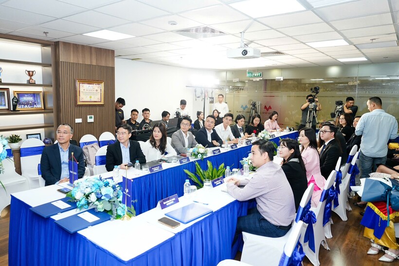 Toàn cảnh buổi lễ ký kết.