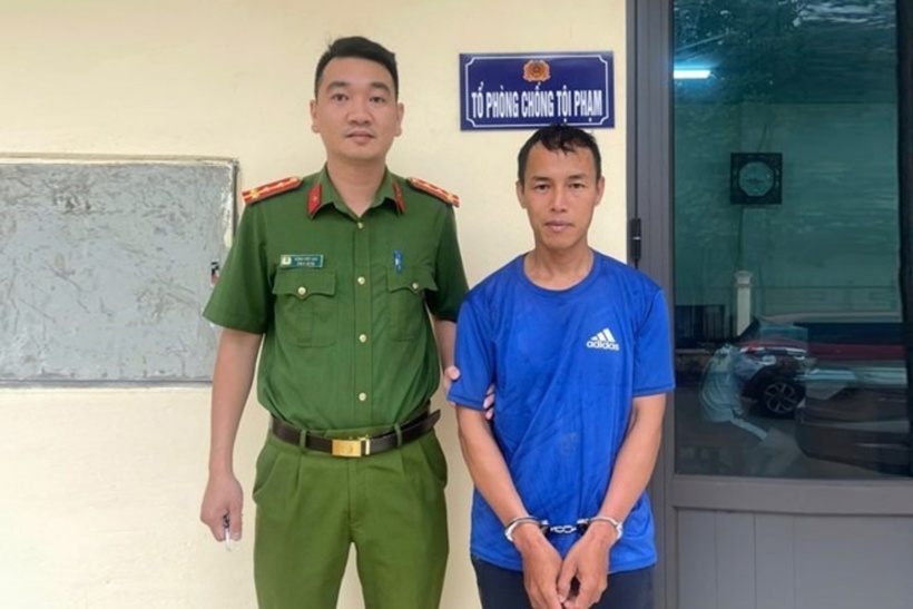 Đối tượng Nguyễn Văn Nhâm tại trụ sở Công an xã Bắc Hà. Ảnh: Báo Lao Động.