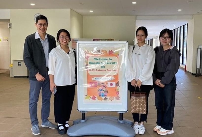 Ngọc (phải) khi tham gia chương trình trao đổi ở Nhật Bản năm 2023. Ảnh: VnExpress