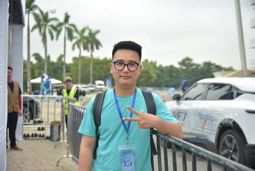 Anh Bùi Chiêu Voòng ấn tượng với khả năng tăng tốc và sự đầm chắc của mẫu VF 8