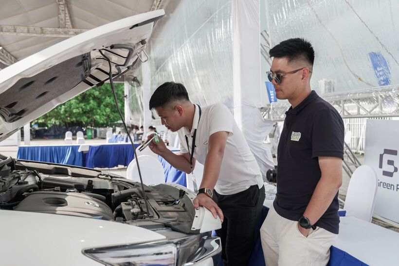 Anh Tuấn (Hà Nội) muốn đổi chiếc xe xăng cũ lên đời xe điện để sớm thích nghi với những quy định mới về hạn chế xe xăng, dầu