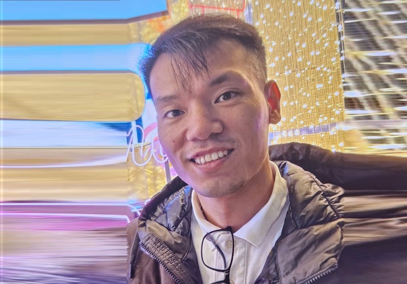 Đối tượng truy nã Nguyễn Việt Anh có đặc điểm nhận dạng: Cao 1m72, da vàng, tóc ngắn, mắt nâu, lông mày rậm, dái tai sát, sống mũi lõm, có sẹo chấm ngay đuôi mắt phải. Ảnh: Vietnamnet