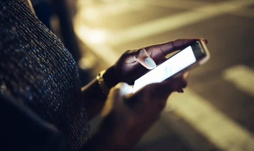 Vợ cũ lén "đột nhập" camera an ninh, theo dõi "nhất cử nhất động" của gia đình chồng cũ. Ảnh minh họa.