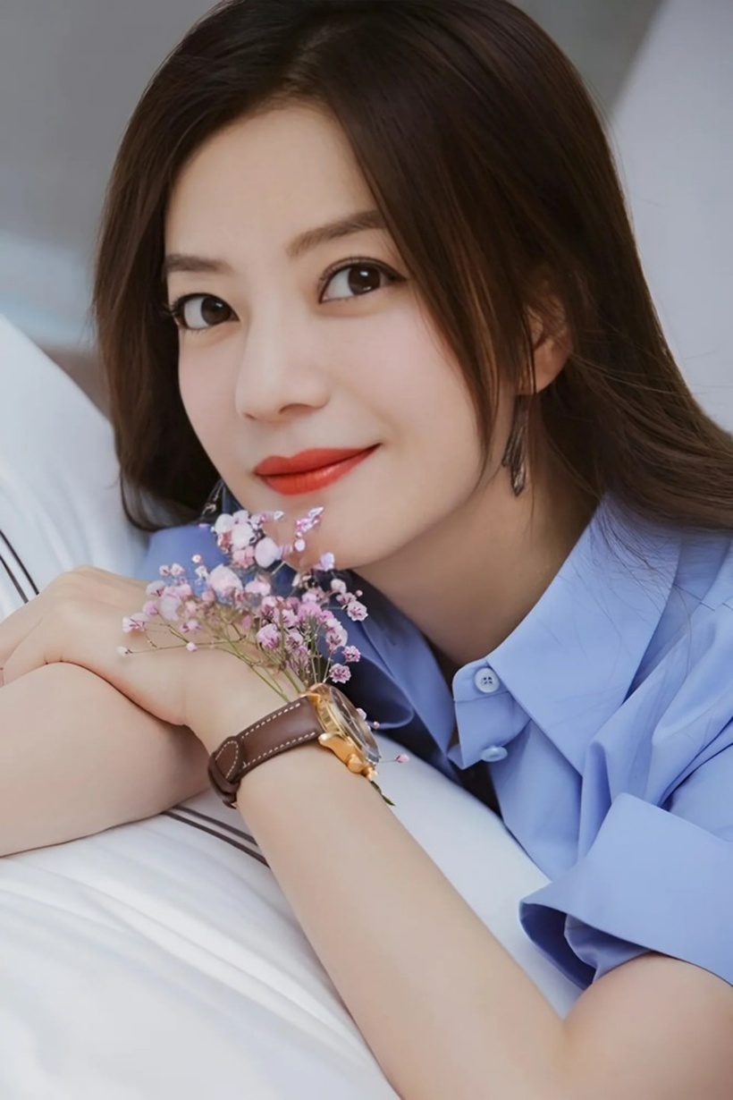 Anh trai Triệu Vy mong cư dân mạng dừng việc bạo lực mạng đối với cô.
