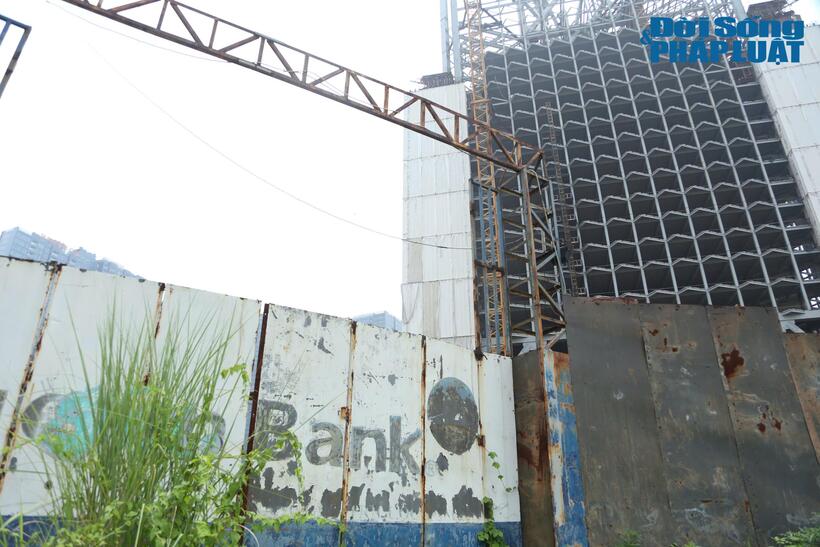 VietinBank Tower gồm 2 tòa tháp, được liên kết bằng khối đế 7 tầng dành cho các mục đích sử dụng chung như phòng hội nghị, hội thảo, trung tâm thương mại cao cấp, quán cafe và nhà hàng.