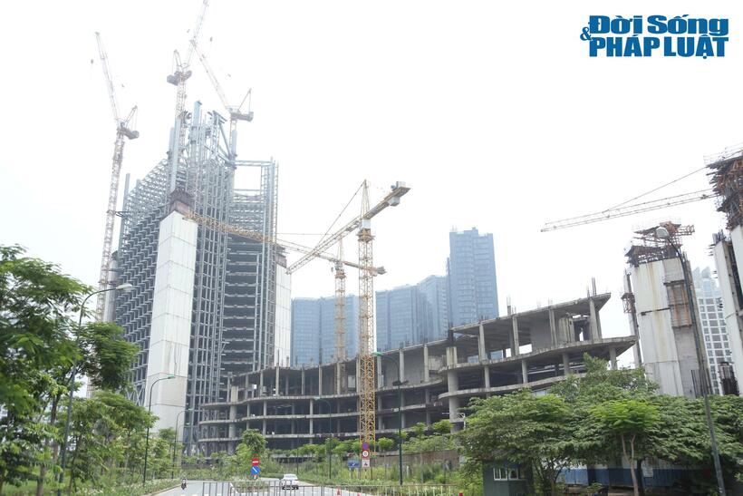 VietinBank Tower gồm 2 tòa tháp, được liên kết bằng khối đế 7 tầng dành cho các mục đích sử dụng chung như phòng hội nghị, hội thảo, trung tâm thương mại cao cấp, quán cafe và nhà hàng.