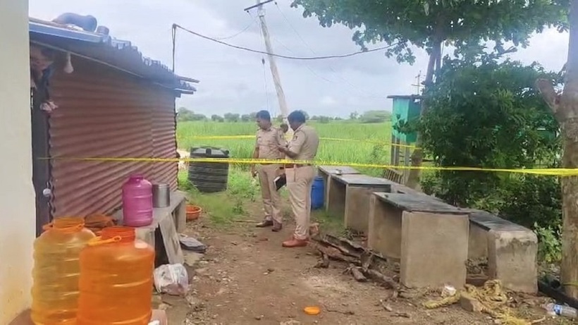 Cảnh sát điều tra vụ án mạng. Ảnh: NDTV