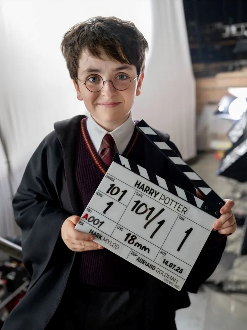 Tạo hình của diễn viên nhí Dominic McLaughlin trong vai Harry Potter. Ảnh: HBO