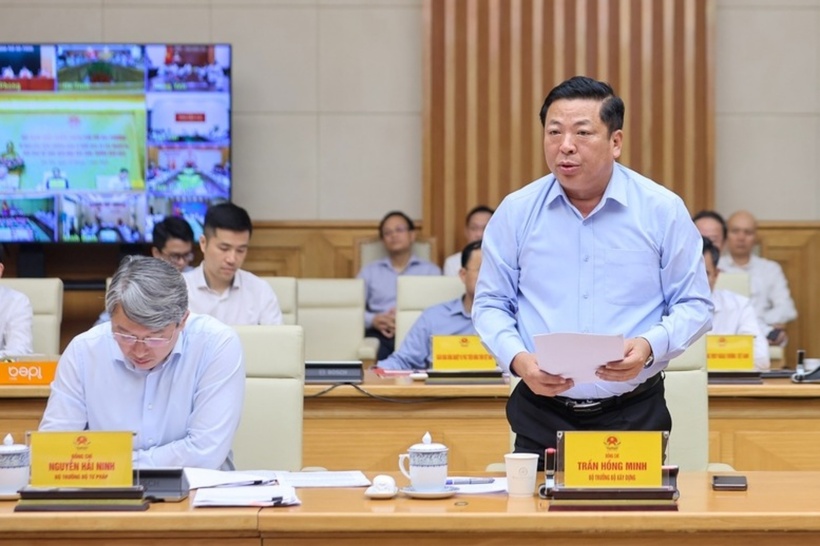 Bộ trưởng Bộ Xây dựng Nguyễn Hồng Minh phát biểu tại hội nghị - Ảnh: VGP/Nhật Bắc