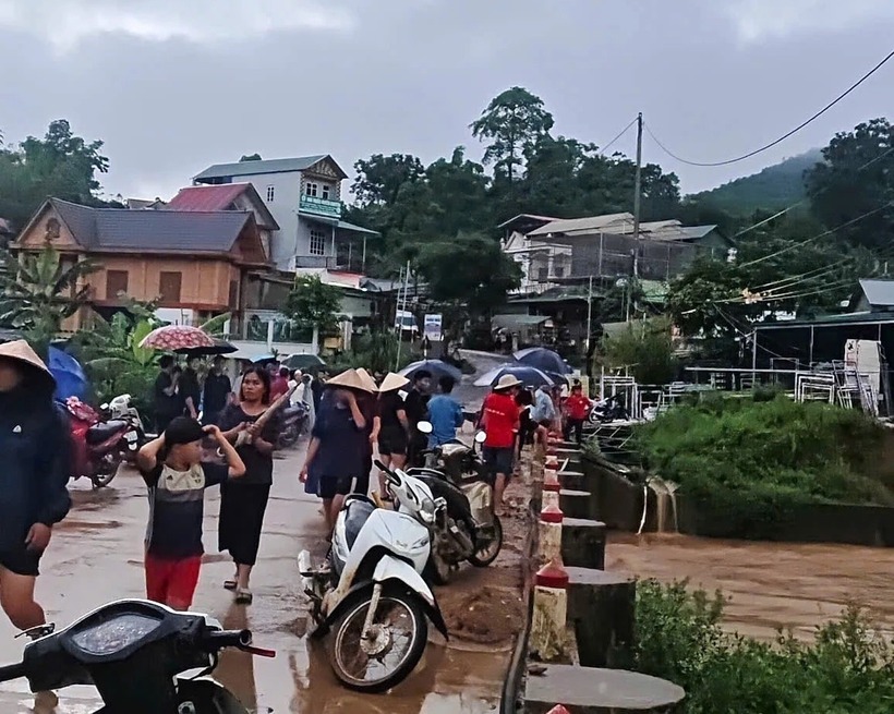 Con suối nơi mẹ con chị T gặp nạn. Ảnh: Tiền phong