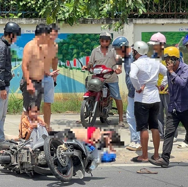 Hiện trường vụ tai nạn khiến 2 vợ chồng tử vong. Ảnh: Lao động
