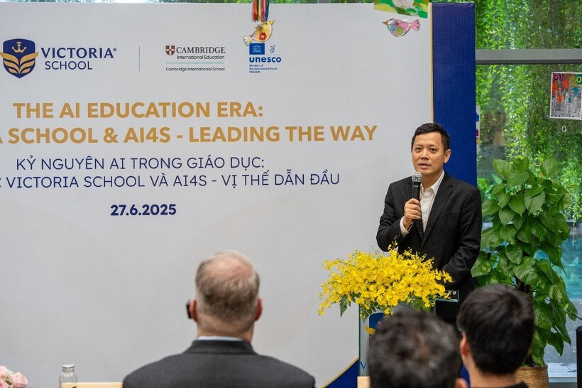 GS. Lê Anh Vinh, đại diện AI4S phát biểu tại lễ ký kết
