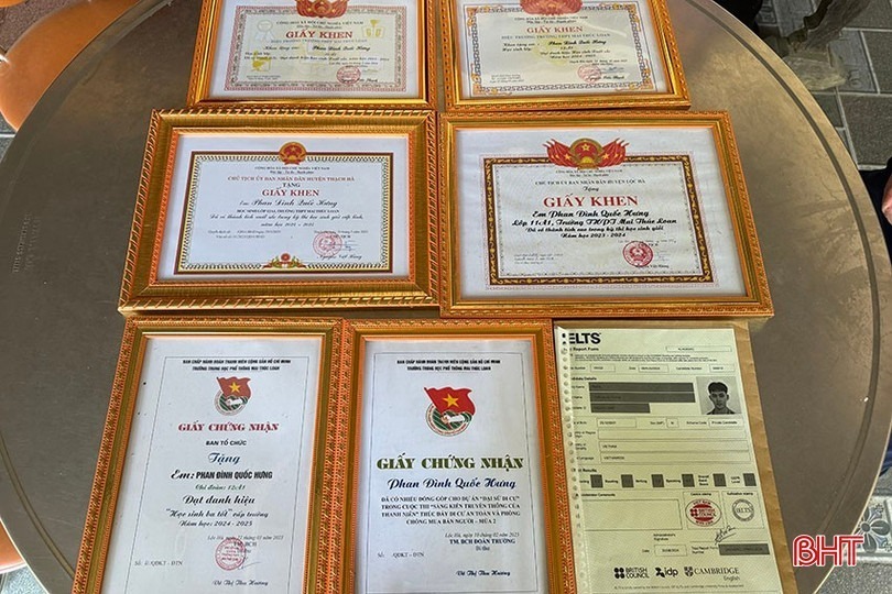 Quốc Hưng giành được nhiều danh hiệu học tập trong suốt các năm học. Ảnh: Báo Hà Tĩnh