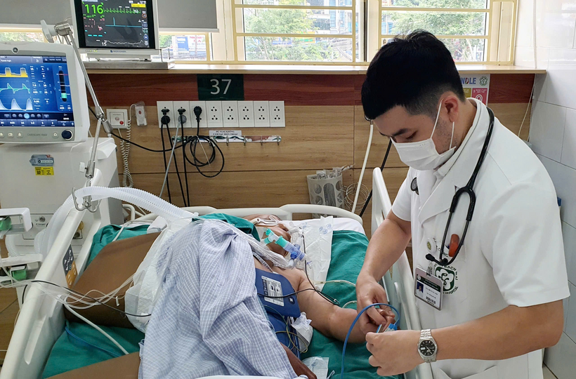 Bệnh nhân được điều trị phương pháp hạ thân nhiệt để bảo vệ não. Ảnh: BVCC