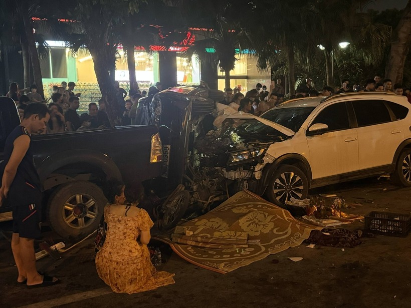 Hiện trường vụ tai nạn kinh hoàng. (Ảnh: Dân Việt)