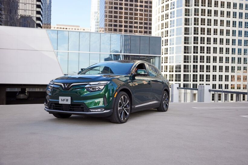 Khách hàng lời lớn khi mua ô tô trực tuyến trên website VinFast - 1