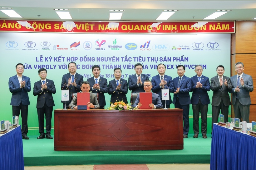 VNPOLY ký kết hợp tác PVCHEM