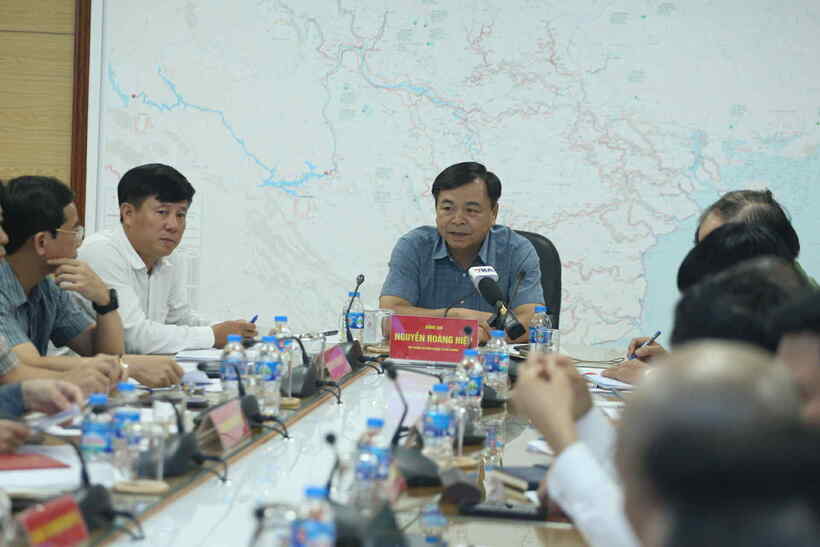 Thứ trưởng Bộ Nông nghiệp và Môi trường Nguyễn Hoàng Hiệp chủ trì cuộc họp