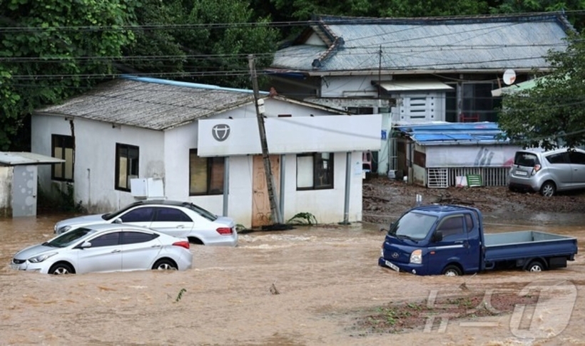 Hàn Quốc chật vật vì mưa lũ kỷ lục: Cảnh báo sạt lở lên mức cao nhất, hàng nghìn người phải sơ tán - 3