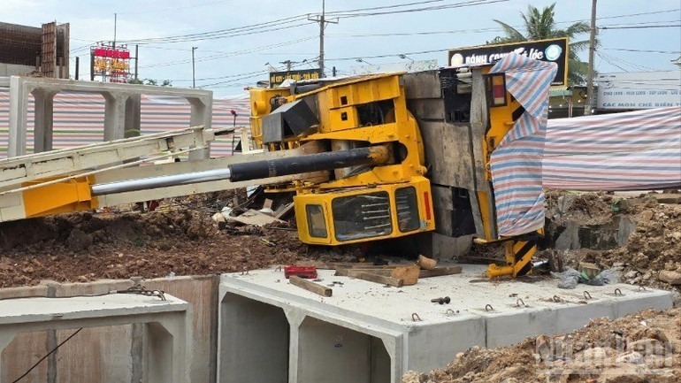 Hiện trường vụ tai nạn khiến nam công nhân tử vong. Ảnh: Nhân dân