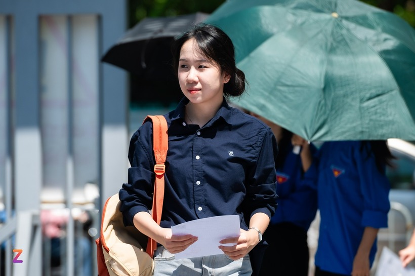Trước kỳ thi tốt nghiệp THPT, "Bống chè bưởi" đã nhận được thư mời nhập học cùng học bổng toàn phần từ Đại học Trung Văn. Ảnh: Znews