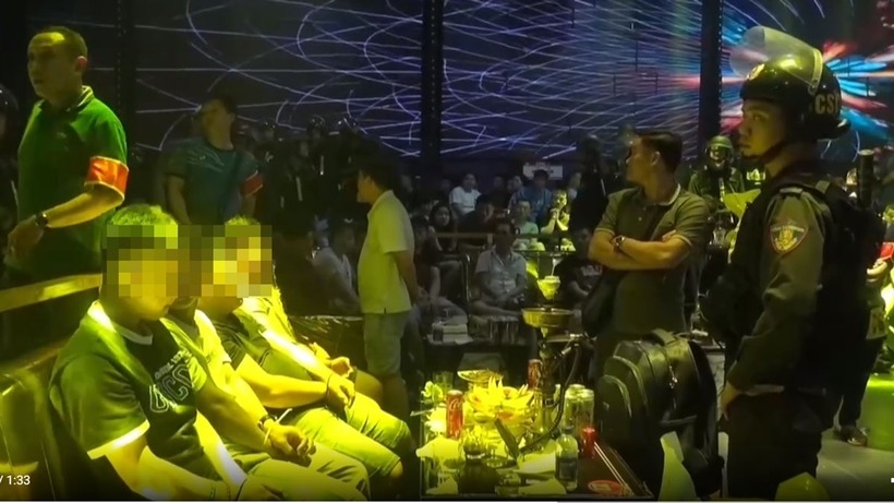 Qua kiểm tra nhanh, nhiều người dương tính với ma túy tại bar. (Ảnh: VOV)