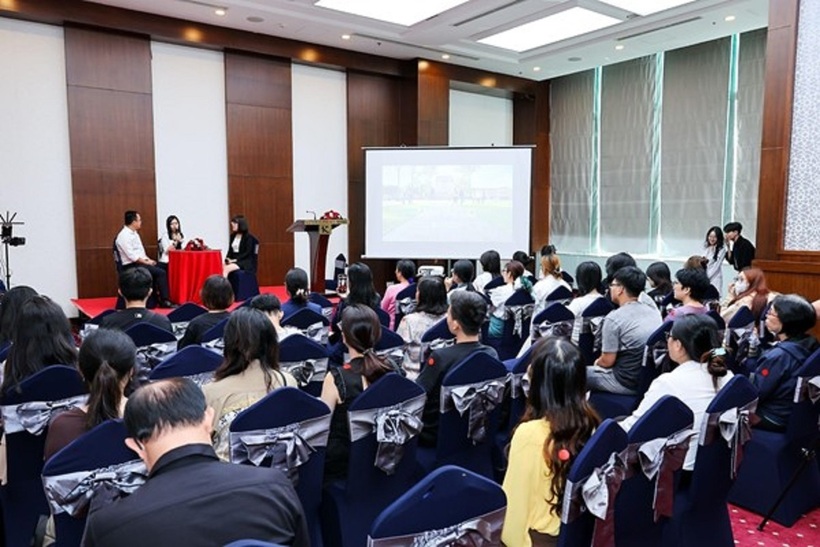 Chuyên gia StudyLink, đơn vị đối tác chia sẻ định hướng du học cho học sinh, sinh viên. Ảnh StudyLink