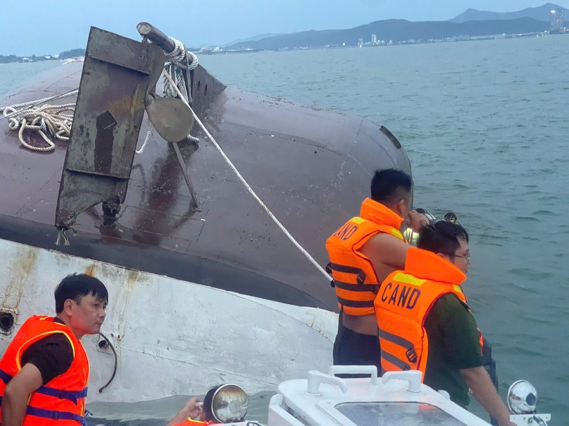 Lực lượng chức năng nỗ lực tìm kiếm người mất tích. Ảnh: Thanh Niên.