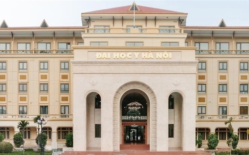 Phó Hiệu trưởng Trường Đại học Y Hà Nội cho biết, những ngành có điểm chuẩn năm ngoái trên 28 điểm sẽ không có nhiều thay đổi. Còn những ngành có điểm trúng tuyển từ 27 - 28 điểm, điểm chuẩn năm nay dự kiến sẽ giảm nhẹ.